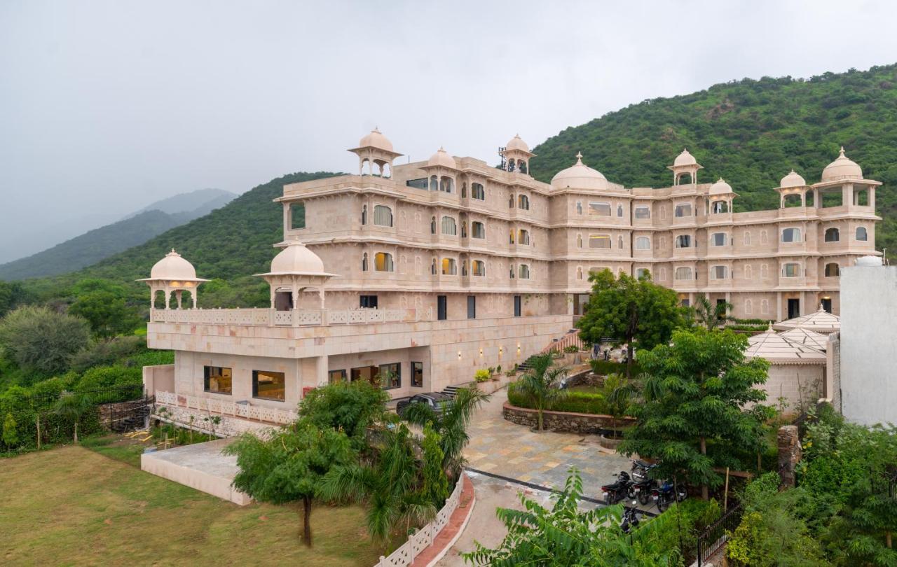 Traavista Aravali Mahal Hotel Udaipur Kültér fotó