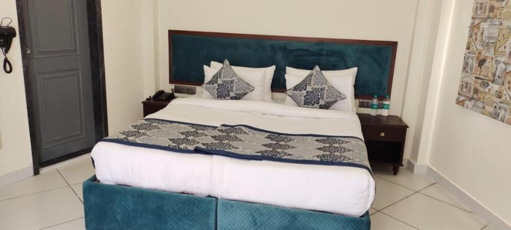 Traavista Aravali Mahal Hotel Udaipur Kültér fotó