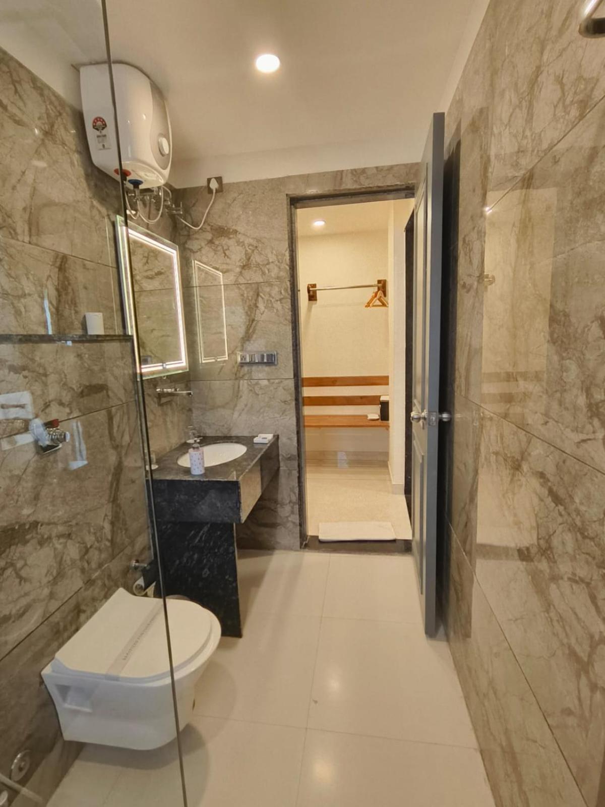Traavista Aravali Mahal Hotel Udaipur Kültér fotó